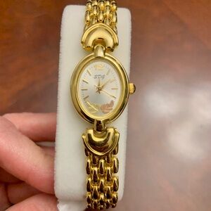 South Dakota Gold SDG Women's Gold Tone Wristwatch Vintage